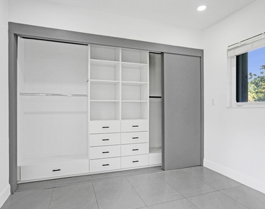 6700 E Tropical Way - Photo Thumbnail 27