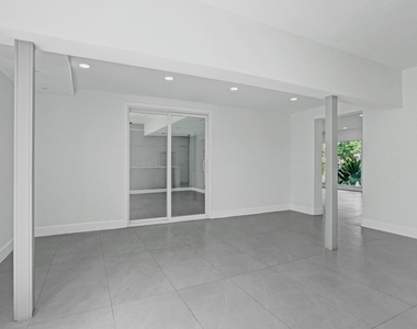 6700 E Tropical Way - Photo Thumbnail 12