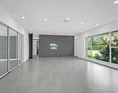 6700 E Tropical Way - Photo Thumbnail 6