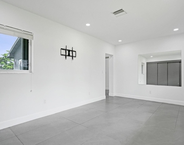 6700 E Tropical Way - Photo Thumbnail 30