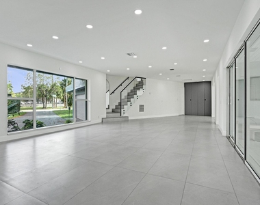 6700 E Tropical Way - Photo Thumbnail 4
