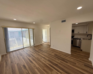 1534 Se 15th Street - Photo Thumbnail 1
