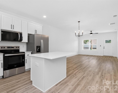 308 E Tallyrand Avenue - Photo Thumbnail 8