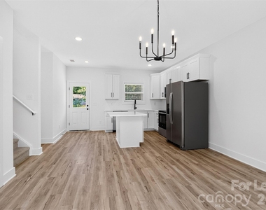 308 E Tallyrand Avenue - Photo Thumbnail 6
