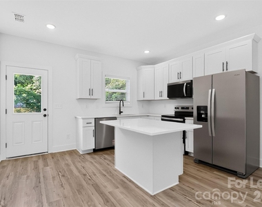308 E Tallyrand Avenue - Photo Thumbnail 7