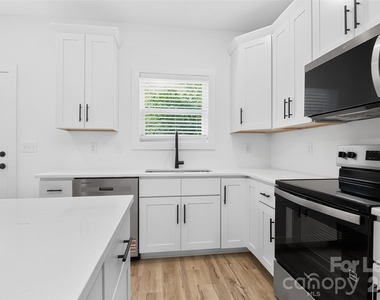 308 E Tallyrand Avenue - Photo Thumbnail 10