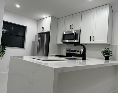 1088 Nw 106th Terrace - Photo Thumbnail 2