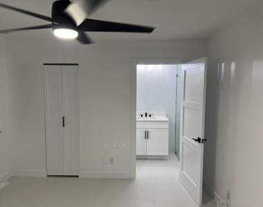 1088 Nw 106th Terrace - Photo Thumbnail 5