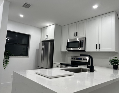 1088 Nw 106th Terrace - Photo Thumbnail 1