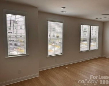 9214 Delancey Lane - Photo Thumbnail 13
