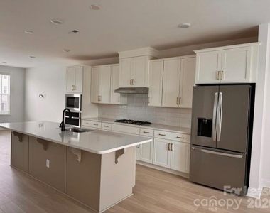 9214 Delancey Lane - Photo Thumbnail 6