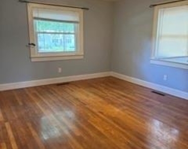 213 Glenwood Drive - Photo Thumbnail 2