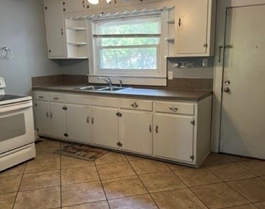 213 Glenwood Drive - Photo Thumbnail 15