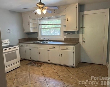 213 Glenwood Drive - Photo Thumbnail 7