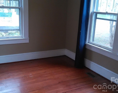 1201 E 35th Street - Photo Thumbnail 3