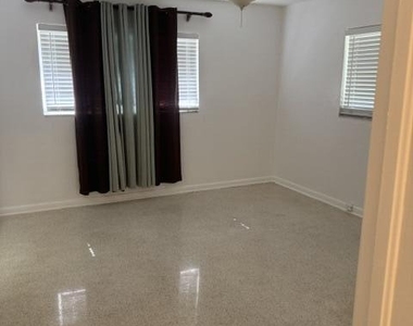 860 Nw 65th Avenue - Photo Thumbnail 24