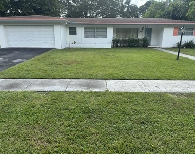 860 Nw 65th Avenue - Photo Thumbnail 2