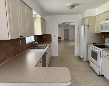 860 Nw 65th Avenue - Photo Thumbnail 7
