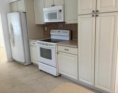 860 Nw 65th Avenue - Photo Thumbnail 6