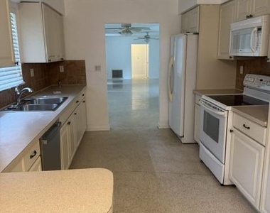 860 Nw 65th Avenue - Photo Thumbnail 8