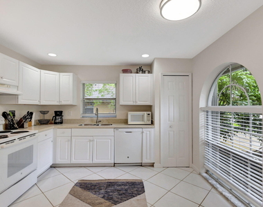 13810 Yarmouth Drive - Photo Thumbnail 16