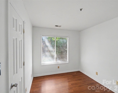 9535 University Terrace Drive - Photo Thumbnail 8