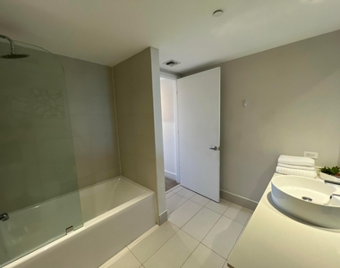 2600 E Hallandale Beach Boulevard - Photo Thumbnail 5