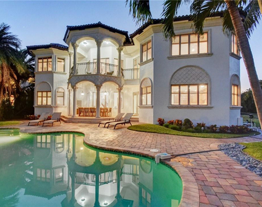 1320 S Lakeside Drive - Photo Thumbnail 12