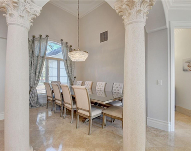 1320 S Lakeside Drive - Photo Thumbnail 6