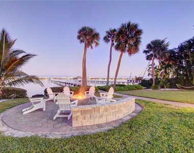 1320 S Lakeside Drive - Photo Thumbnail 16