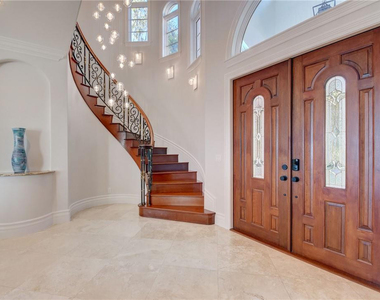 1320 S Lakeside Drive - Photo Thumbnail 2