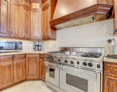 1320 S Lakeside Drive - Photo Thumbnail 11