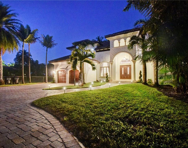 1320 S Lakeside Drive - Photo Thumbnail 1