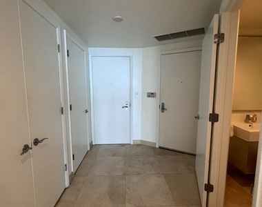 17001 Collins Avenue - Photo Thumbnail 14