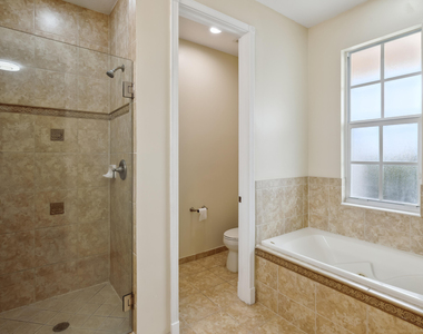 810 Nw 83rd Lane - Photo Thumbnail 13