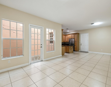 810 Nw 83rd Lane - Photo Thumbnail 3
