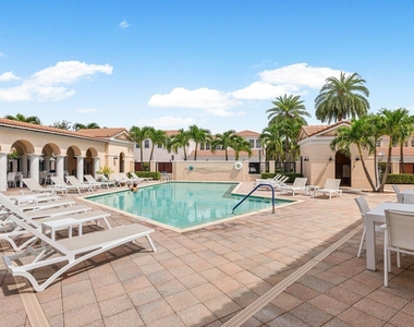 810 Nw 83rd Lane - Photo Thumbnail 20