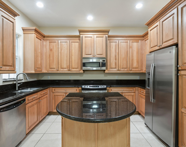810 Nw 83rd Lane - Photo Thumbnail 9