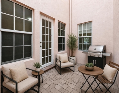 810 Nw 83rd Lane - Photo Thumbnail 6