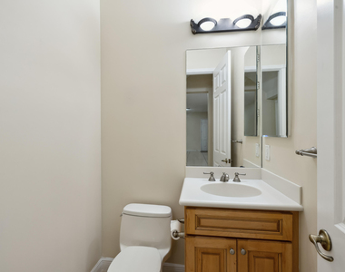 810 Nw 83rd Lane - Photo Thumbnail 7