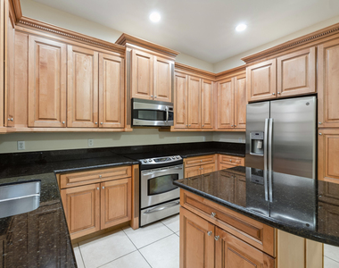 810 Nw 83rd Lane - Photo Thumbnail 10