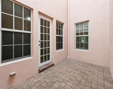 810 Nw 83rd Lane - Photo Thumbnail 5