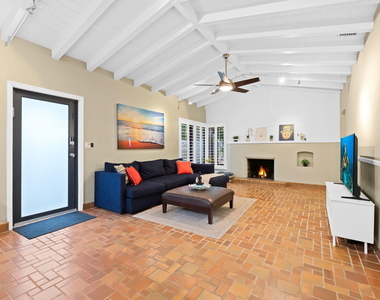 222 Se 16th Avenue - Photo Thumbnail 2