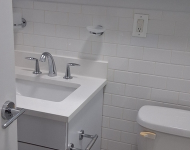 140 East 46th Street - Photo Thumbnail 7