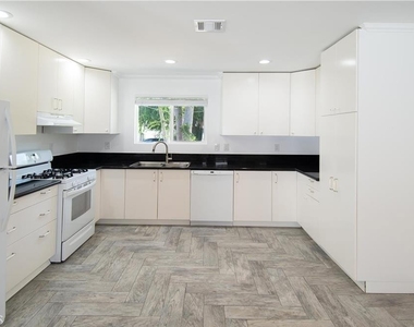 7445 Hesperia Avenue - Photo Thumbnail 6