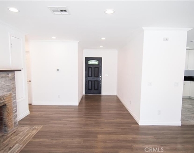 7445 Hesperia Avenue - Photo Thumbnail 3