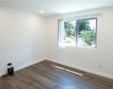 7445 Hesperia Avenue - Photo Thumbnail 8