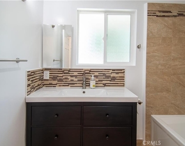 7445 Hesperia Avenue - Photo Thumbnail 9