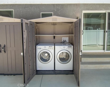 7445 Hesperia Avenue - Photo Thumbnail 15
