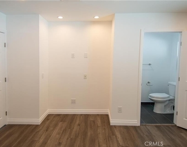 7445 Hesperia Avenue - Photo Thumbnail 10